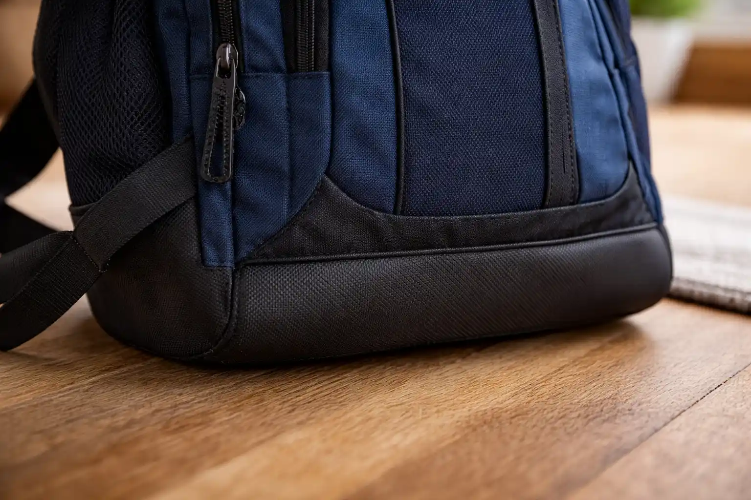 Одблиску со издржливи шевови и материјал на училишна торба за деца